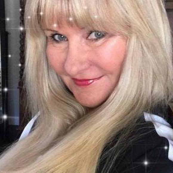 Meet your Posher, Bev - Picture 1 of 1